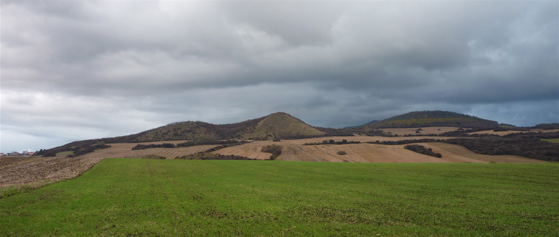 Oba "Vraníci" a Hradišťko (535 m).