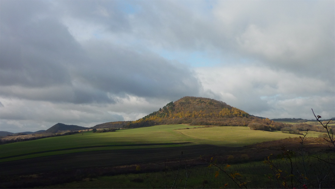 Líska (534 m) ze sousední Libeše.