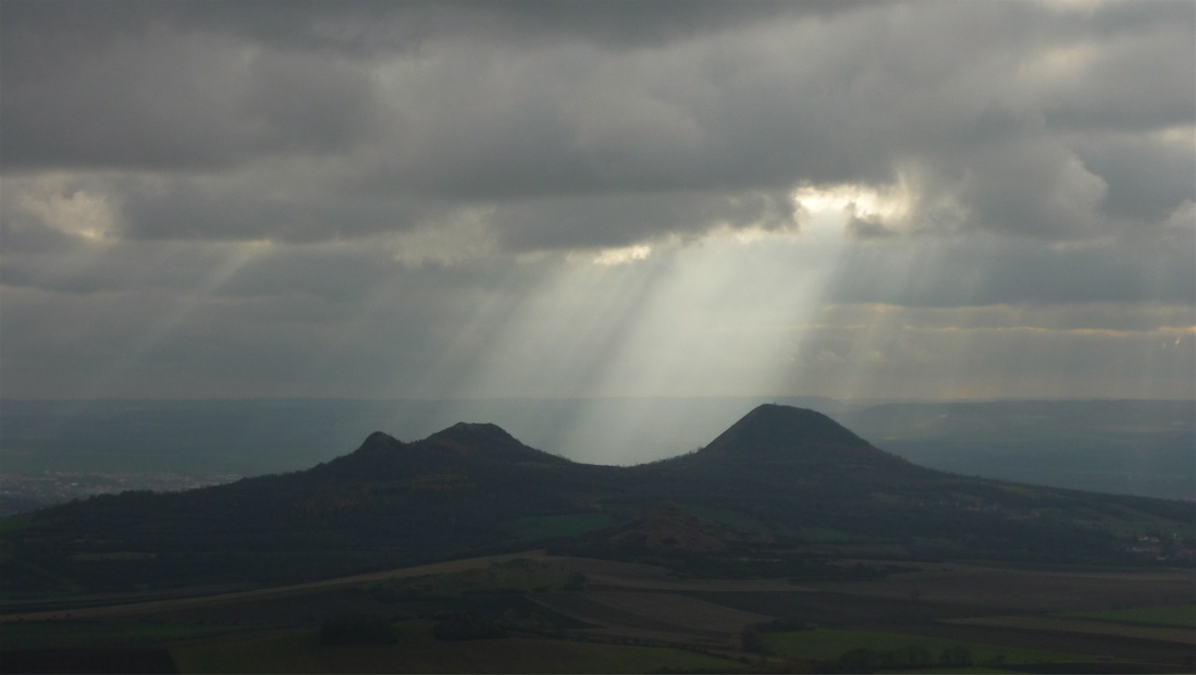 Nebeský reflektor nad Oblíkem, Srdovem a Brníkem.