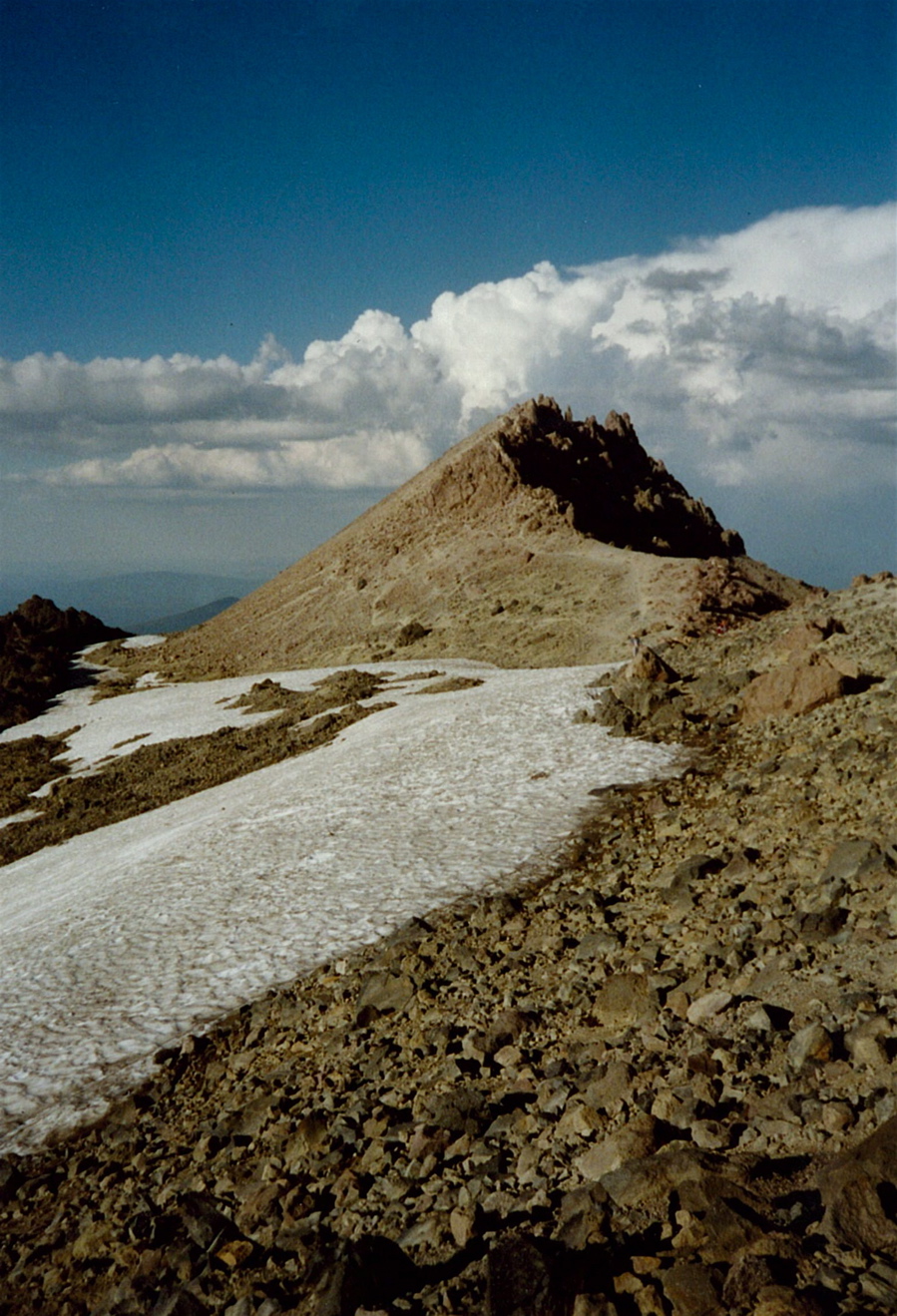 Pod vrcholem Lassen Peaku