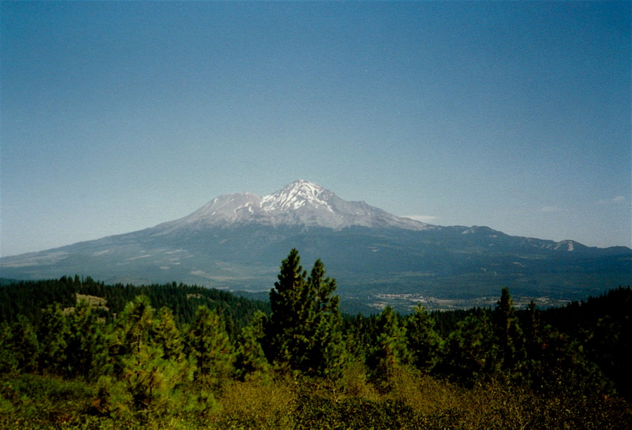 Mount Shasta (4317 m), Cascade Range, Siskiyou County, California