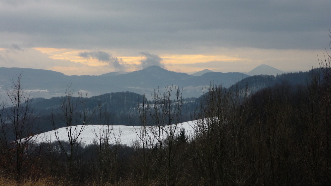 Na obzoru Kletečná a Milešovka.