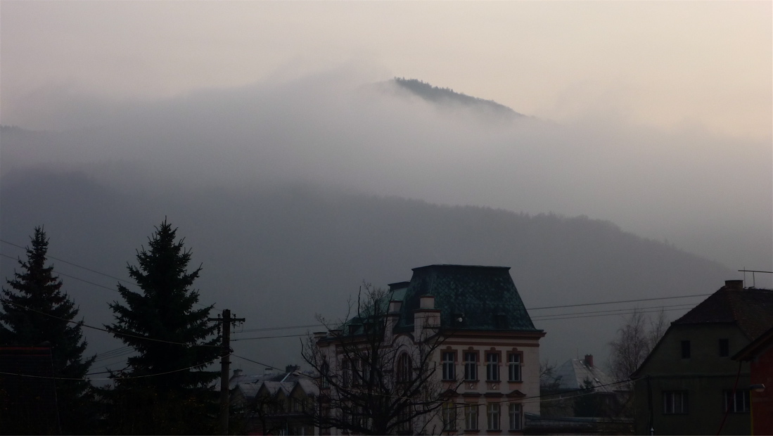 Povrly, listopadový soumrak.