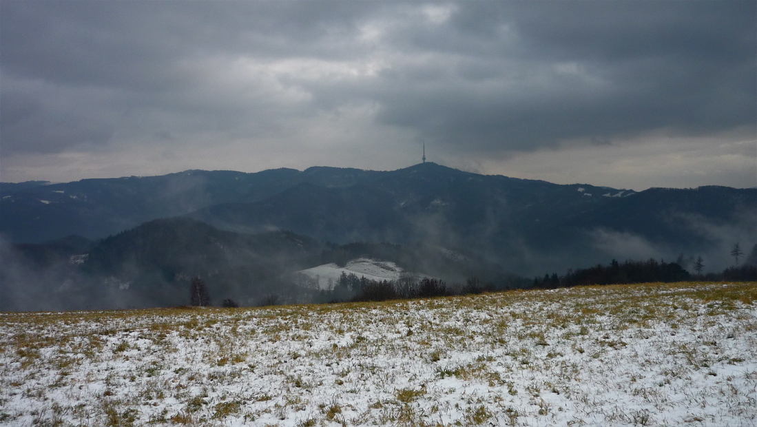 Od Maškovic, tedy z druhého břehu Labe.