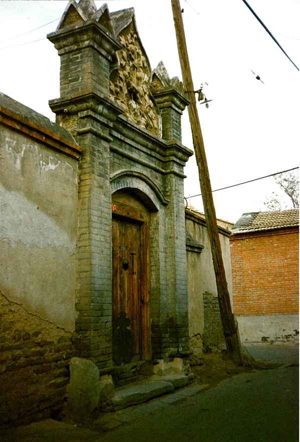 Brána.