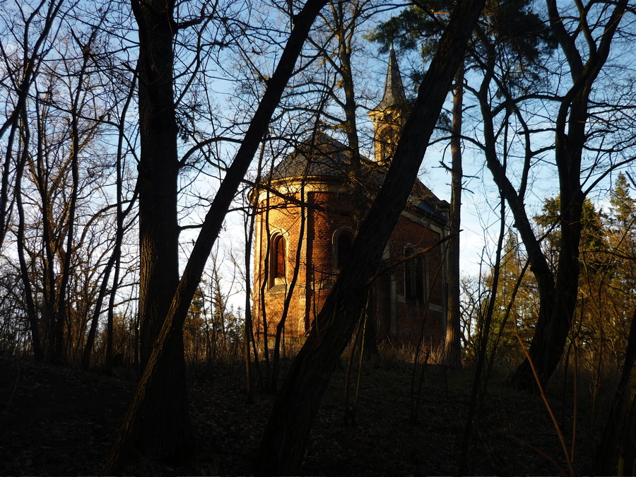 Kostelík sv. Jana Křtitele nad Všenory.
