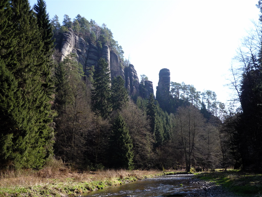 Polenztal a skalní věže na protějším břehu (Schlinge?).