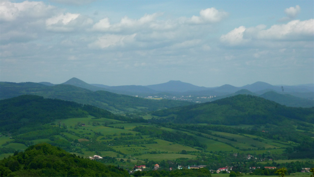 Klíč a na obzoru kolíbka Hvozdu.