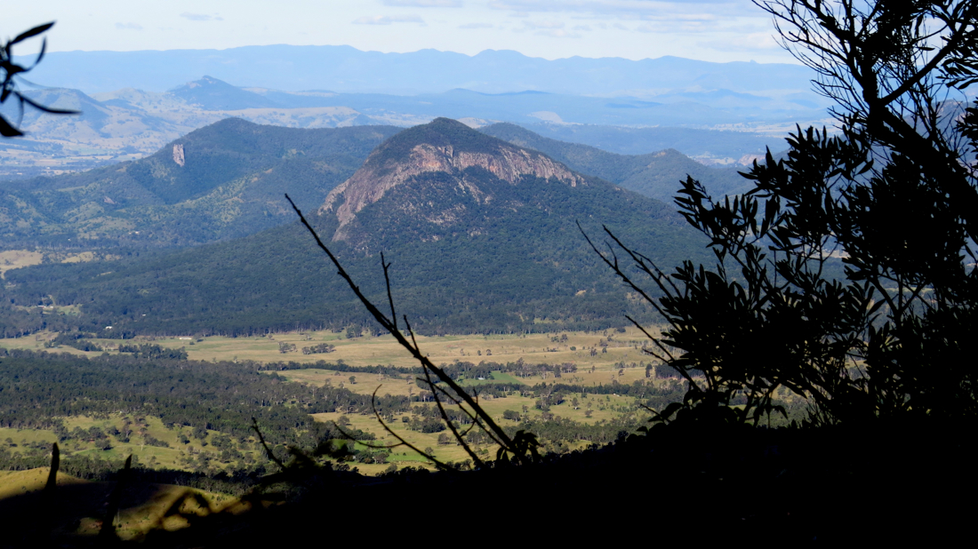 Sousední Moogerah Peaks, Mount Moon.