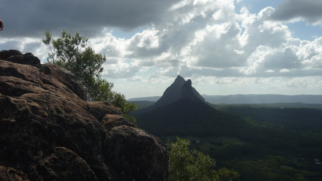 Matka Beerwah (vzadu) a nezdárný synek Coonowrin.