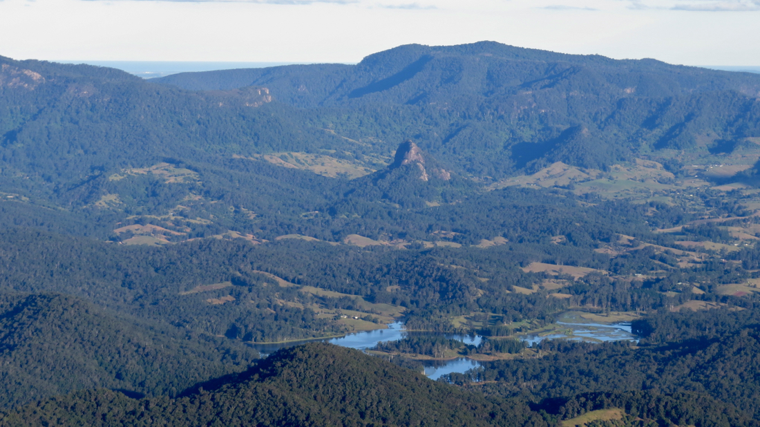 Doon Doon Valley a Doughboy Mountain uprostřed.