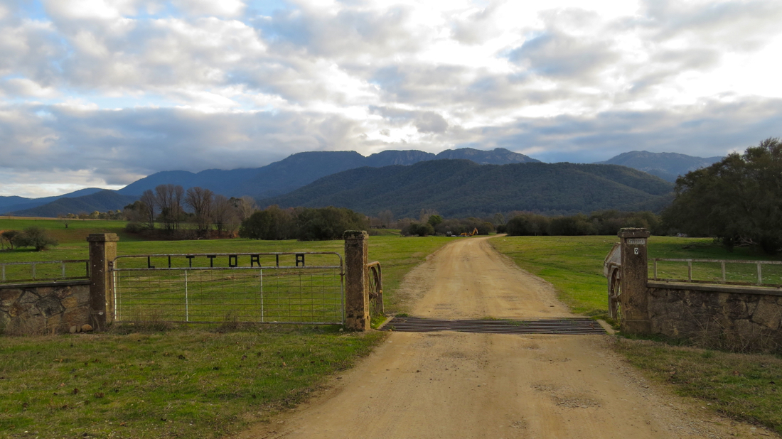 Mt Buffalo se nachází asi 350 km severně od Melbourne.