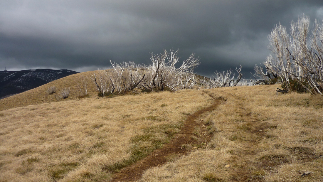 Mračna se stahují. Zcela vlevo Mount Hotham.