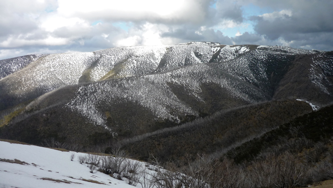Mount Loch na protější straně Diamantina Valley.