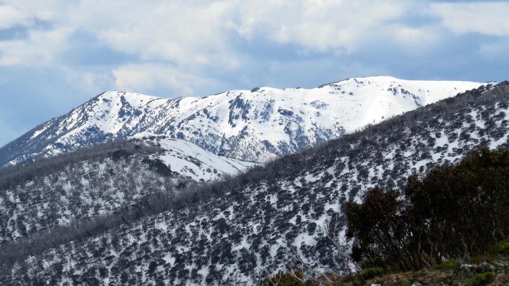 Masiv Mount Bogong, nejvyšší hory státu Victoria.