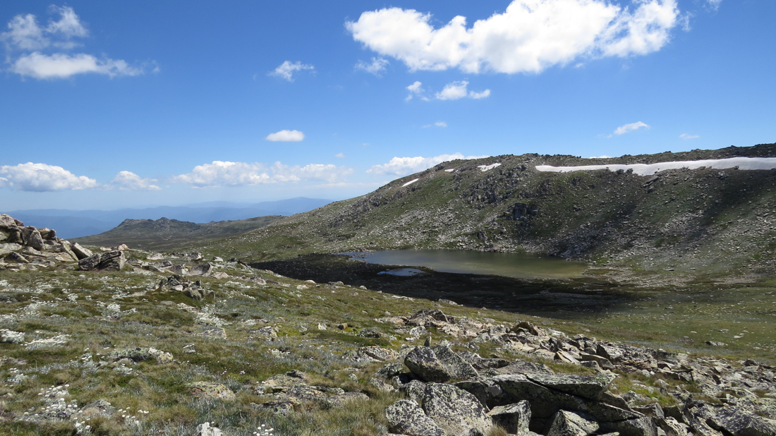 Pleso Cootapatamba (2048 m), nejvyšší v Austrálii.