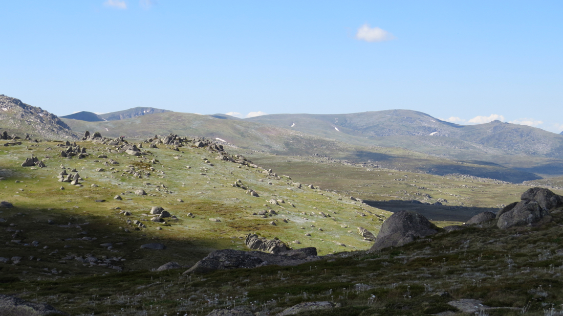 Šroké plató a počínajíci údolí Snowy River.