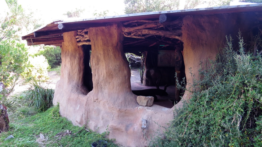 Replika tradiční domorodé wuurun, čili "talking hut".