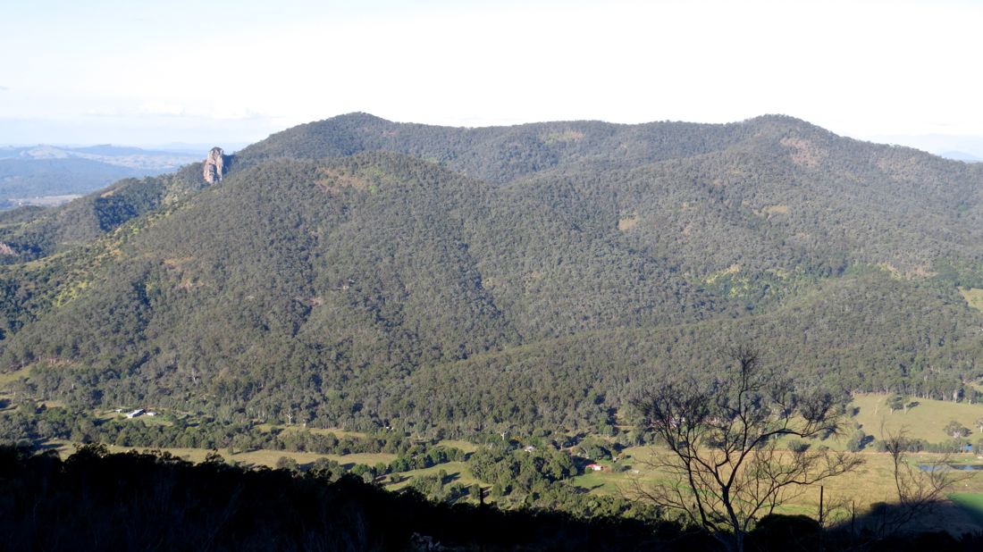 Mount Alford, jeden z nižších vršků Moogerah Peaks.