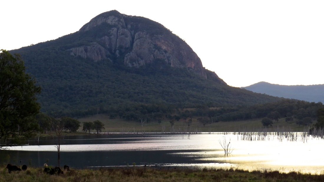 Mount Greville a nádrž Moogerah.