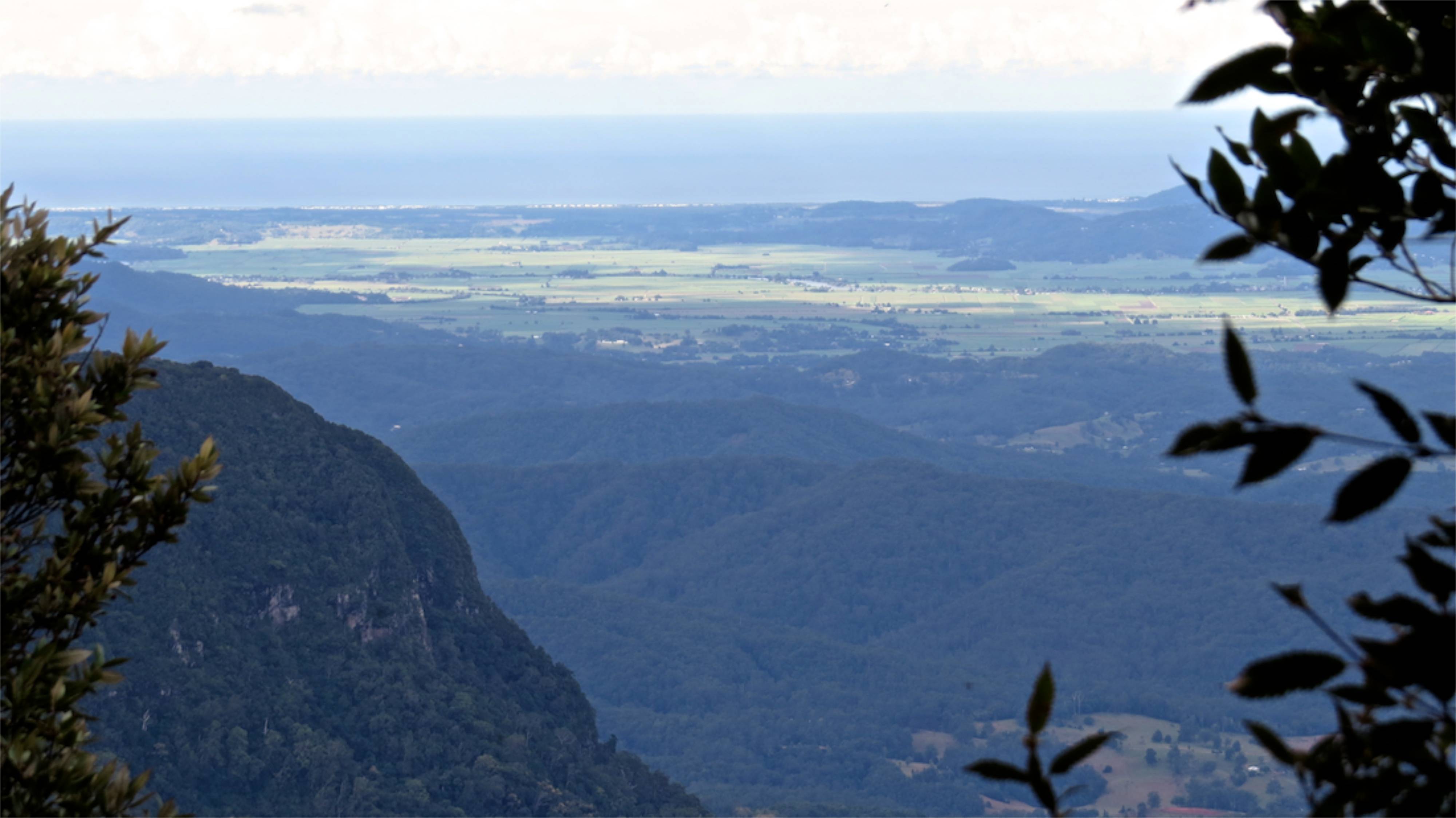 Pohled k moři směrem severně od Byron Bay.