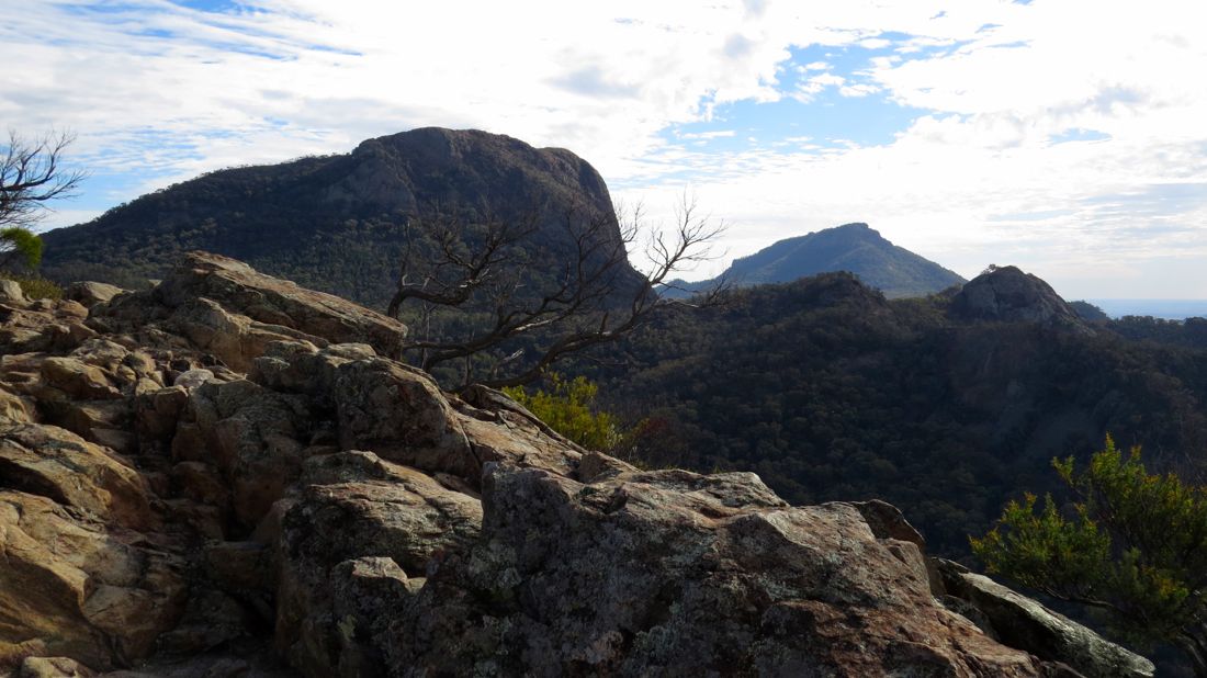 Dvě zdejší nejvyšší hory, Bluff Mtn a Mount Exmouth.