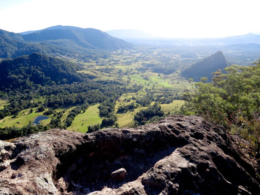 Doon Doon Valley a vpravo Doughboy Mountain.