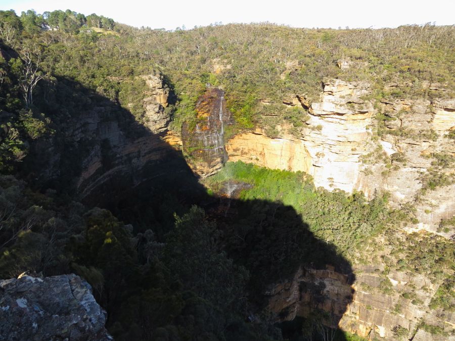 Wentworth Falls. Tři skalní schody, dohromady 187 metrů.