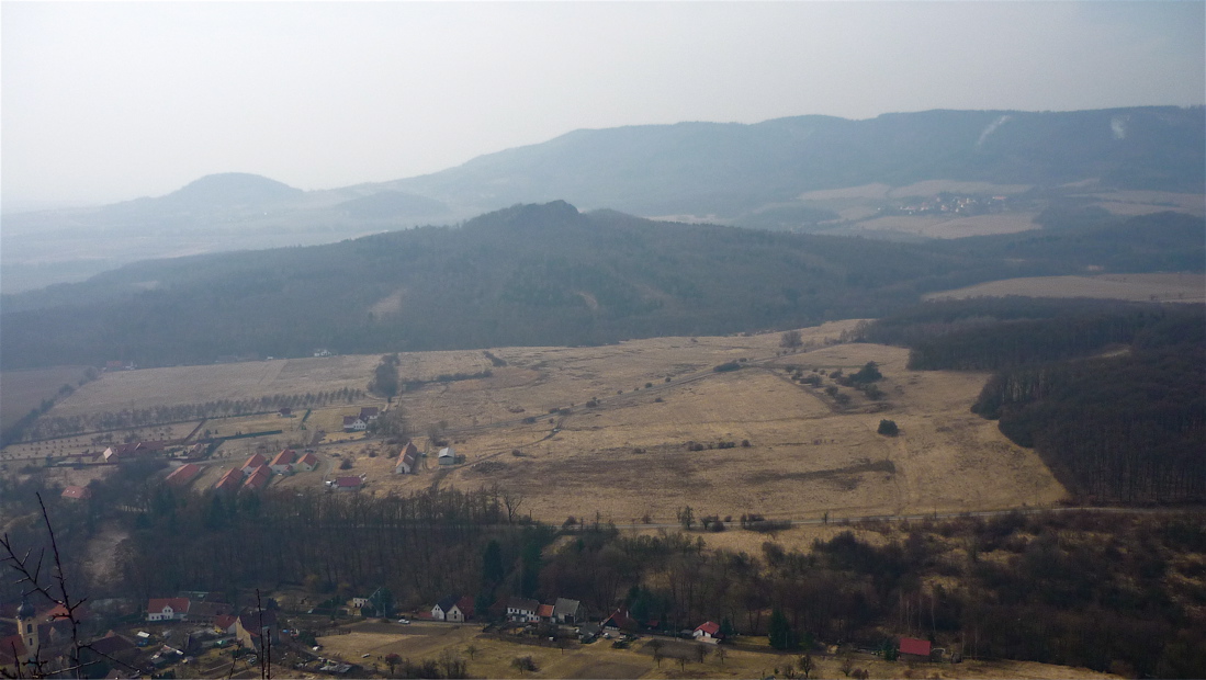 Liščín (437 m), Myštický vrch (395 m), Křížová hora (590 m) a Trojhora