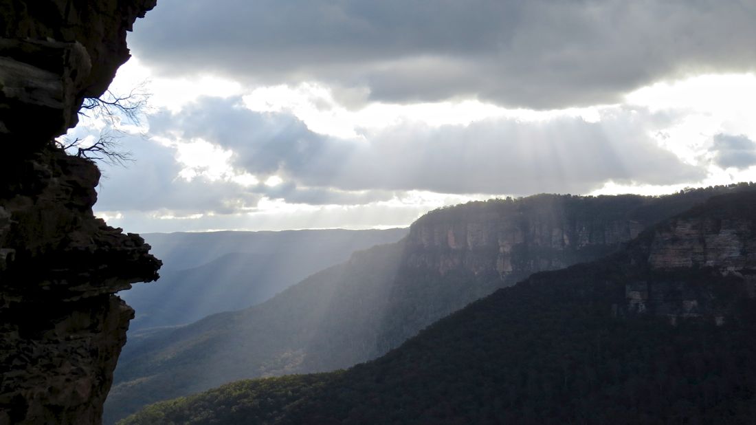 Paprsky nad Jamison Valley.