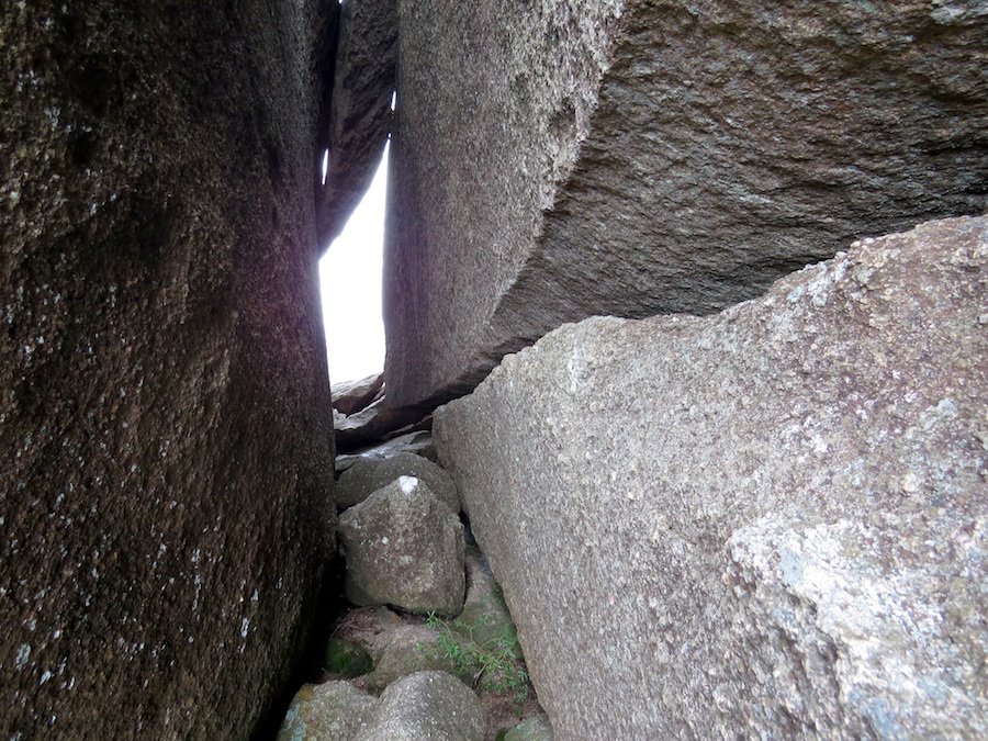Skalní průchod na Castle Rocku.