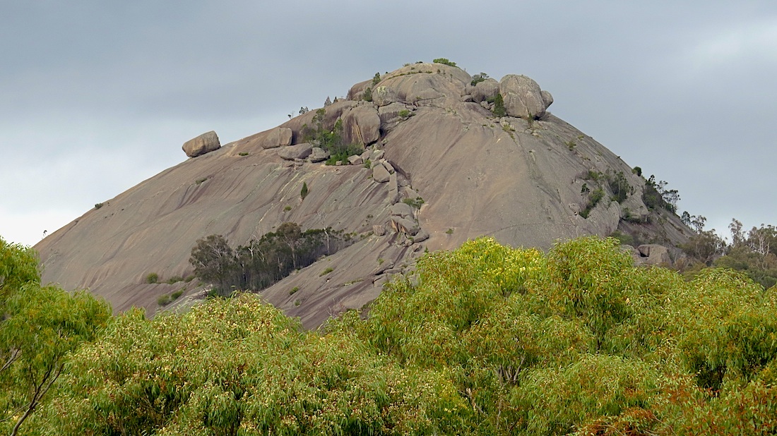 The Pyramid, domorodým jménem Terrawambella, 1180 m.