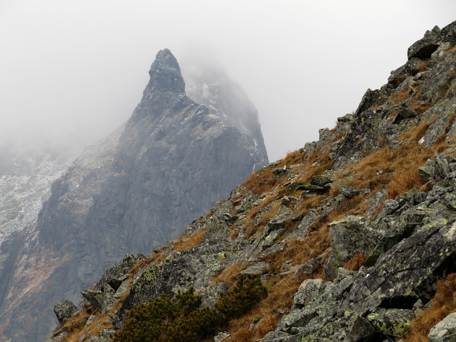 Impozantní Siarkan čili Dračí hlava (2254 m).