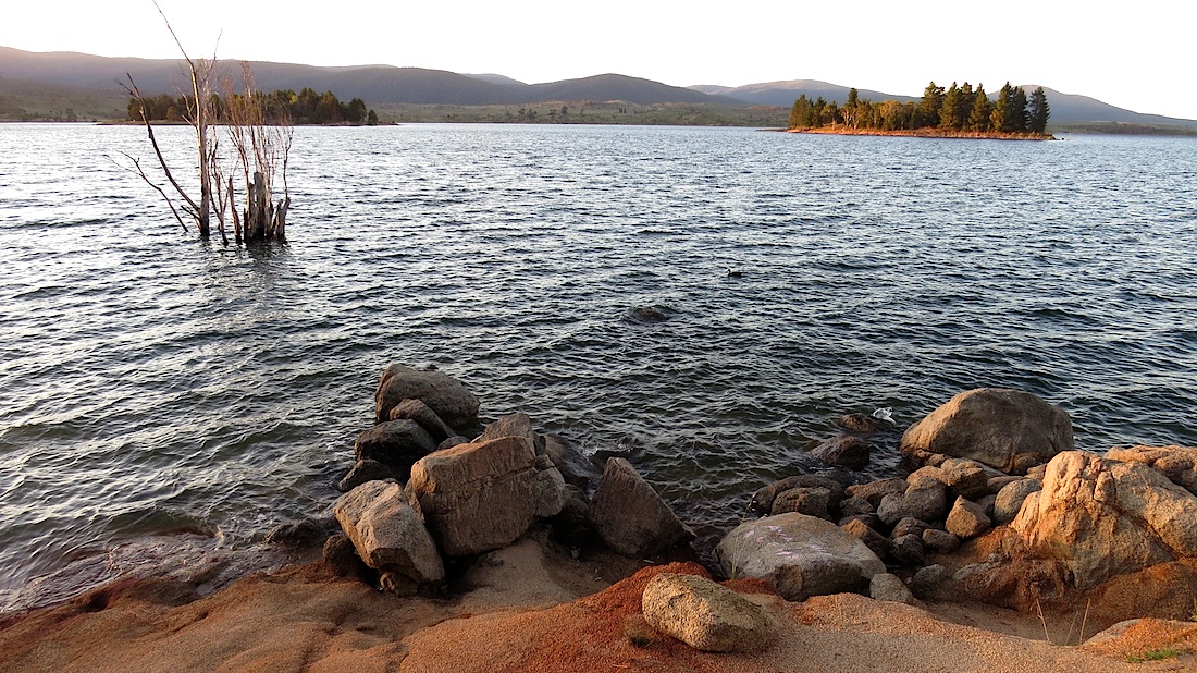 Jindabyne leží ve výšce 918 metrů nad mořem.