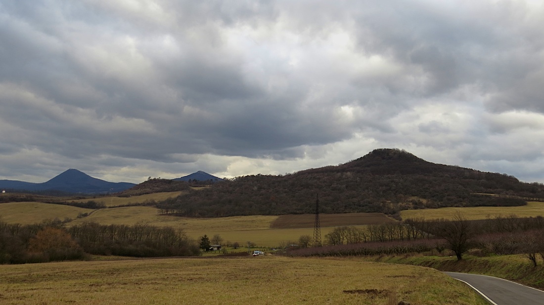 Milešovka, Kletečná, Strážiště úplně vpravo.