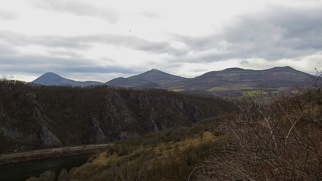 Milešovské Středohoří z Kalvárie.