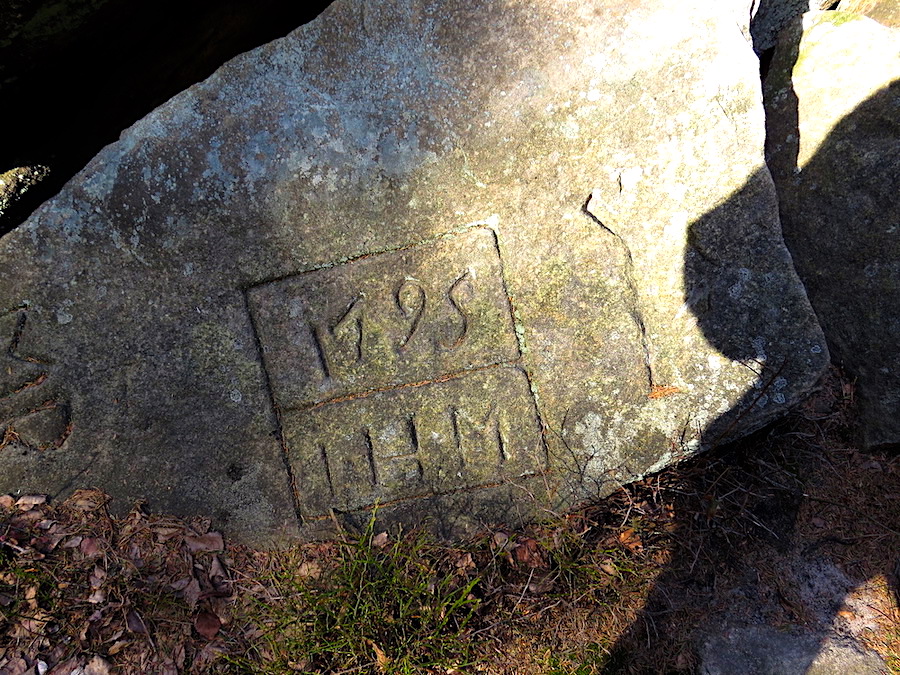 Nápis z r. 1795, záznamy o návštěvách jsou však už ze 17. století.
