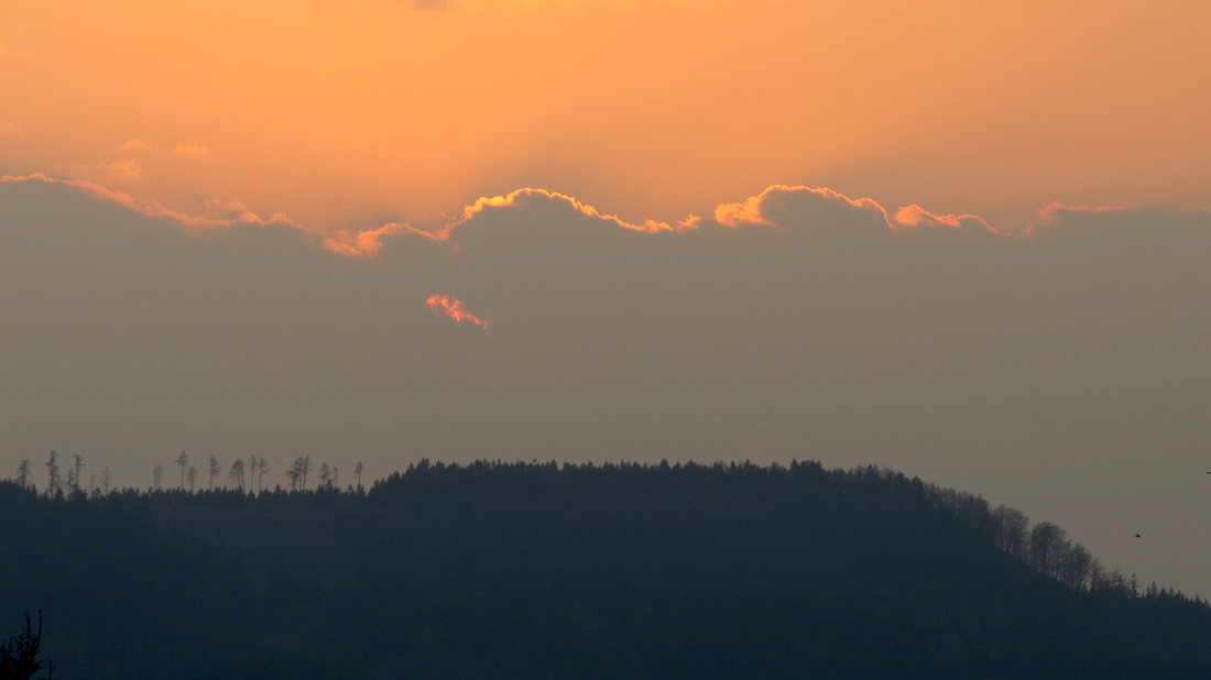 Honský špičák (652 m) z Broumova.