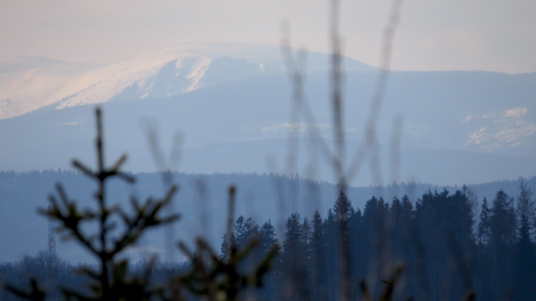 Krkonoše, Studniční hora (1554 m) z Broumovských stěn.