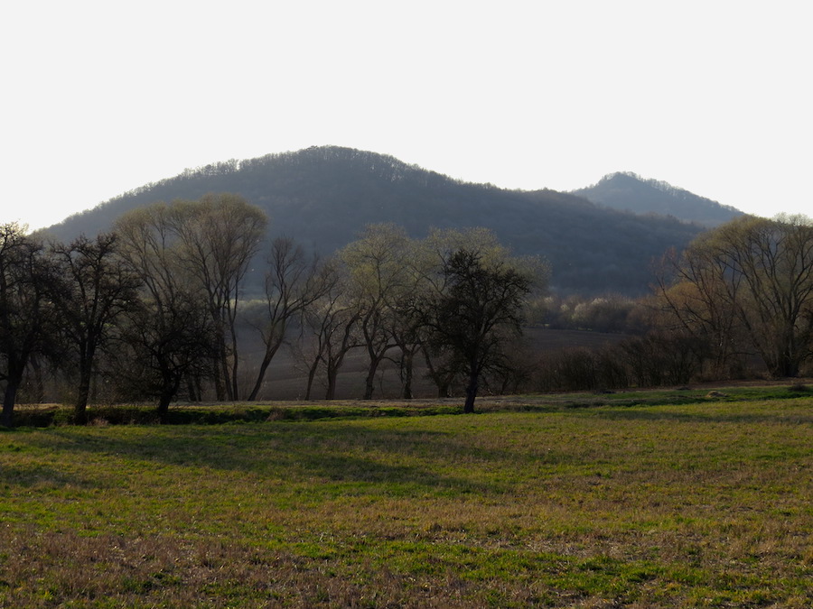 Hrušovský vrch (497 m) a Kletečná.