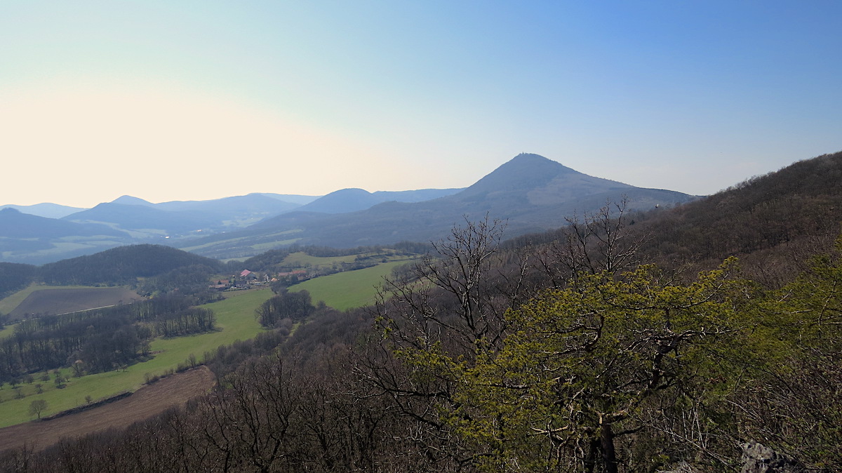 Milešovka ze Skalky.