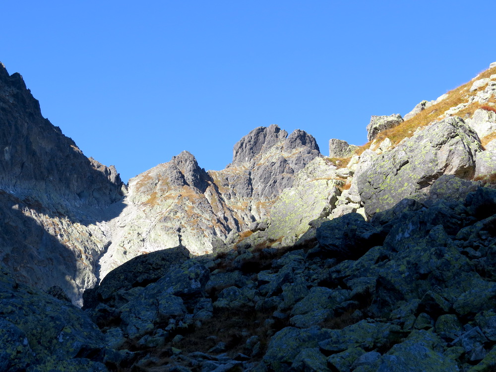 Veža nad Prielomom, rozeklaná Divá veža, Divý hrb a Divá ihla...