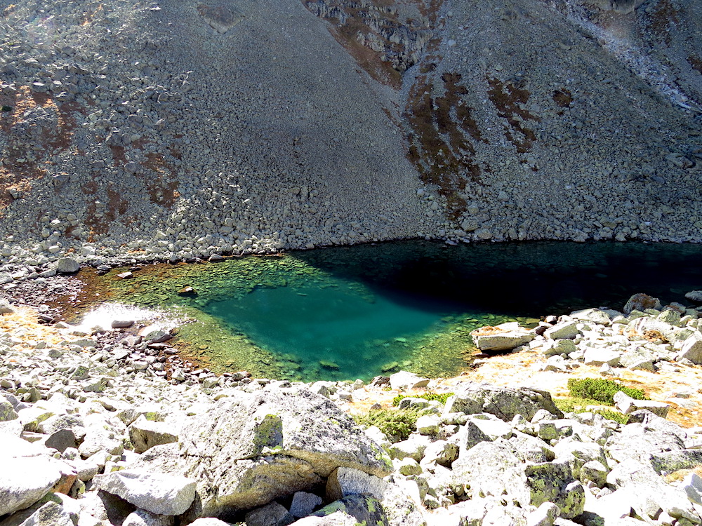 Dlhé pleso (1898 m) pod Zbojnickou chatou.