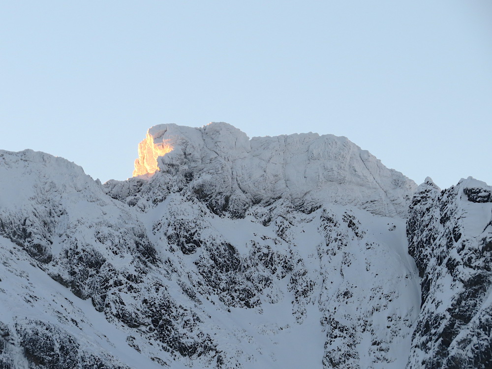 Snehový štít (2464 m).