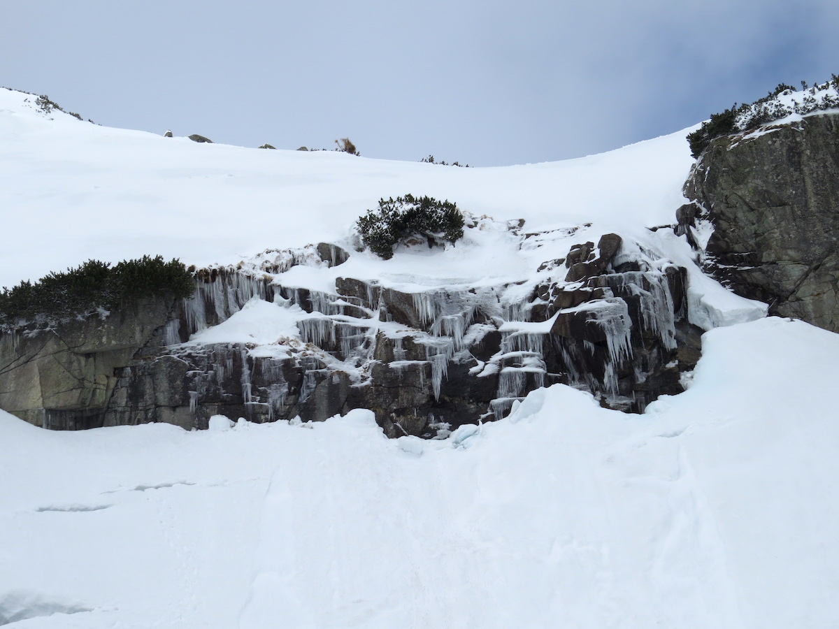 Vodopád Skok, 1730 m. Dále je chodník v zimě uzavřen.