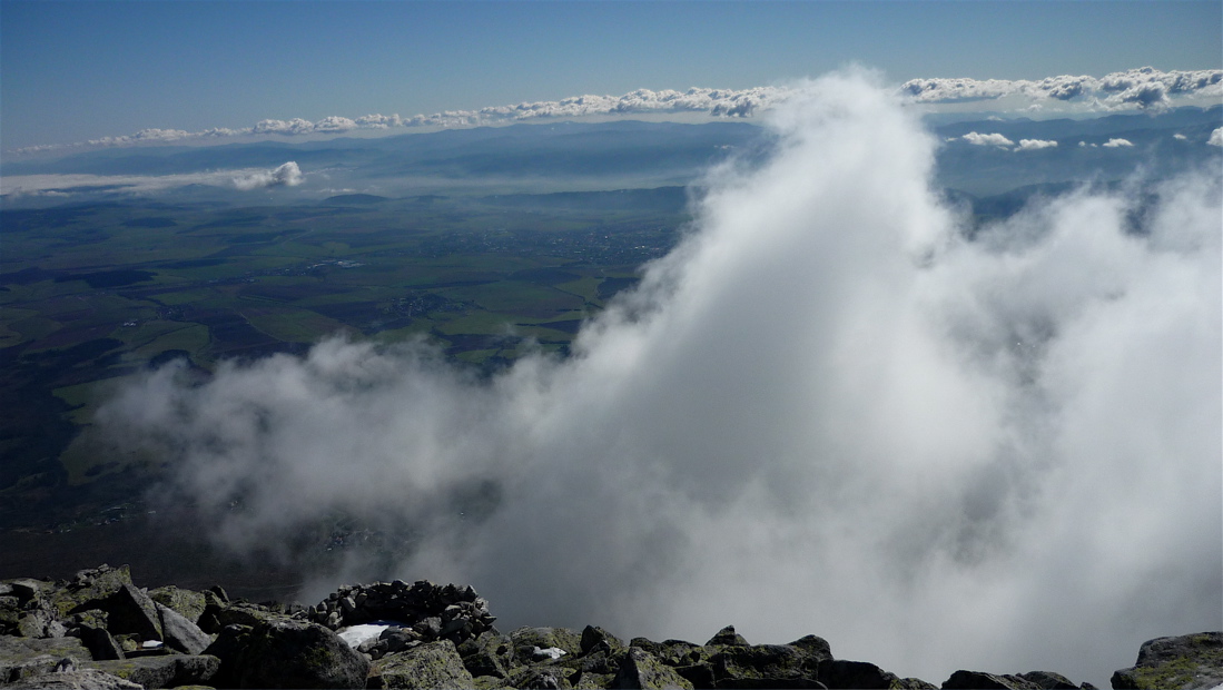 Odpolední páry z doliny.
