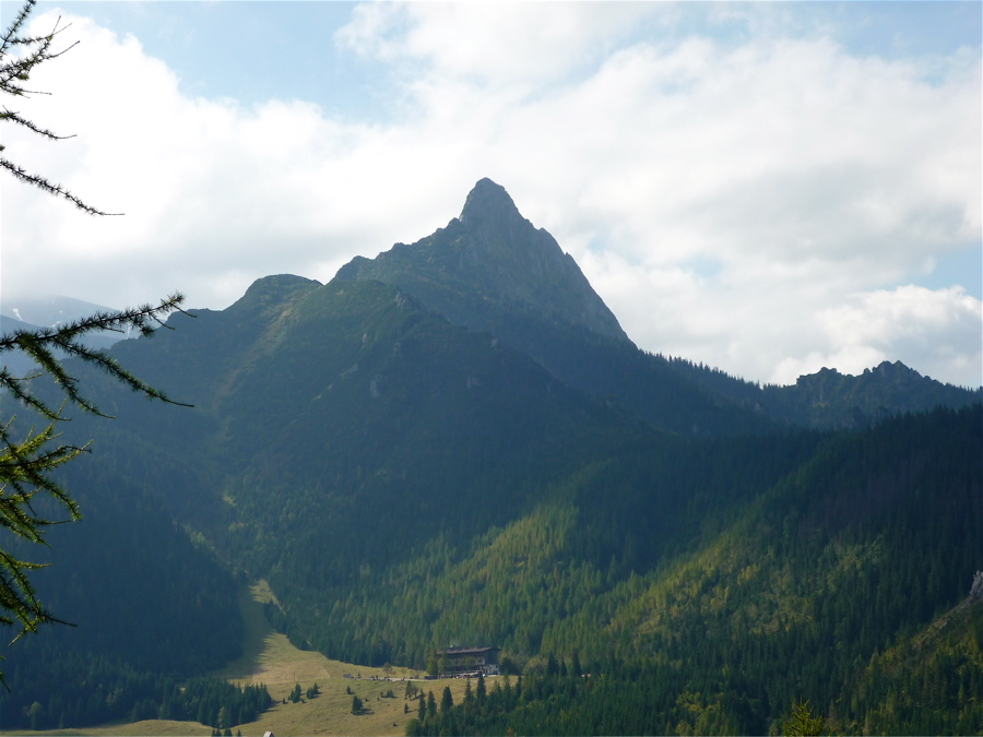 Giewont od východu při sestupu do Zakopaného.