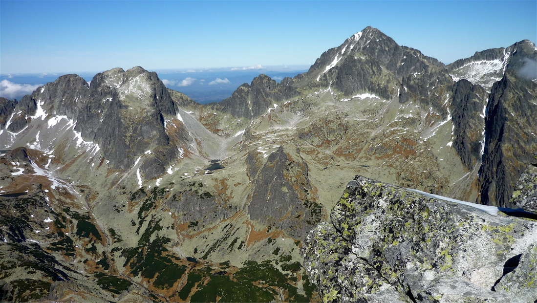 Javorový štít, Ostrý štít (2367 m) a Ľadové štíty v zákrytu