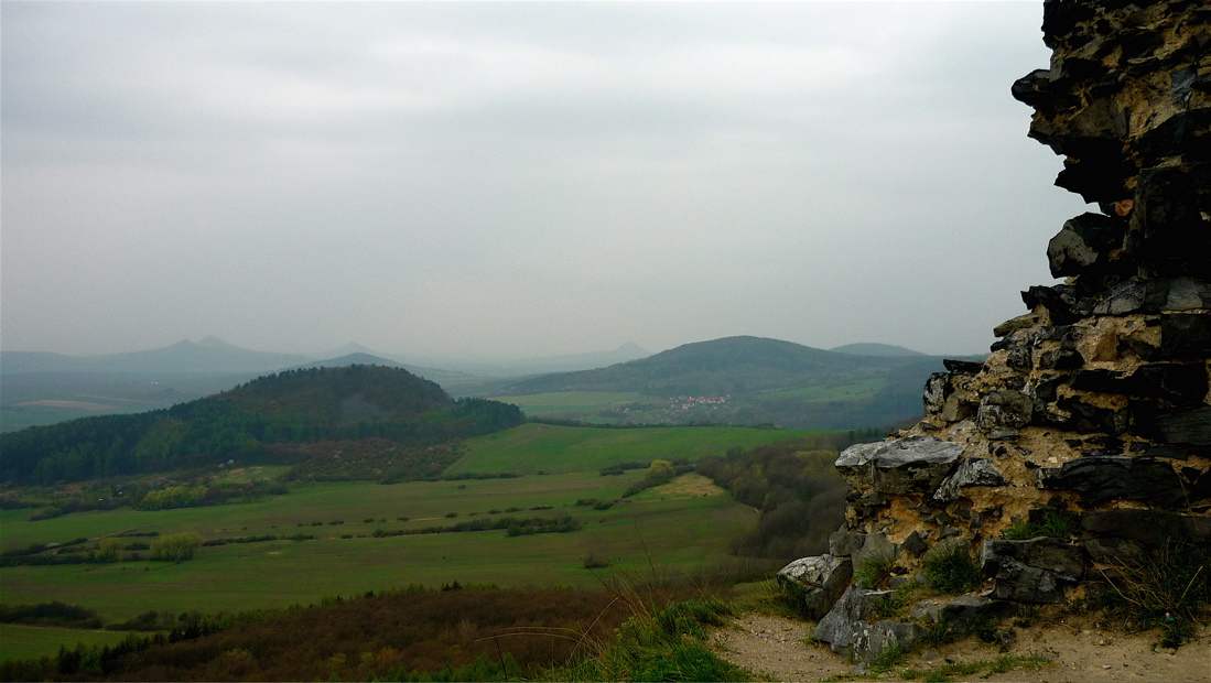 Blešenský vrch a Srbsko (560 m) z Oltáříku