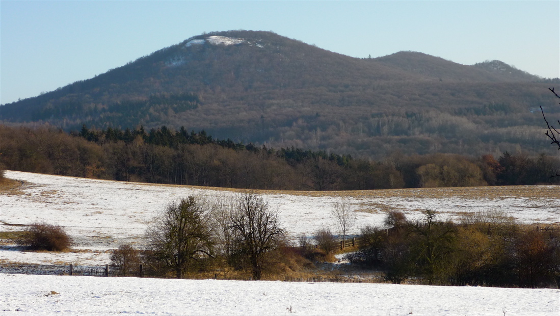 Tři vrcholy hřebene: Solanská hora, Dlouhý vrch, Třtín.